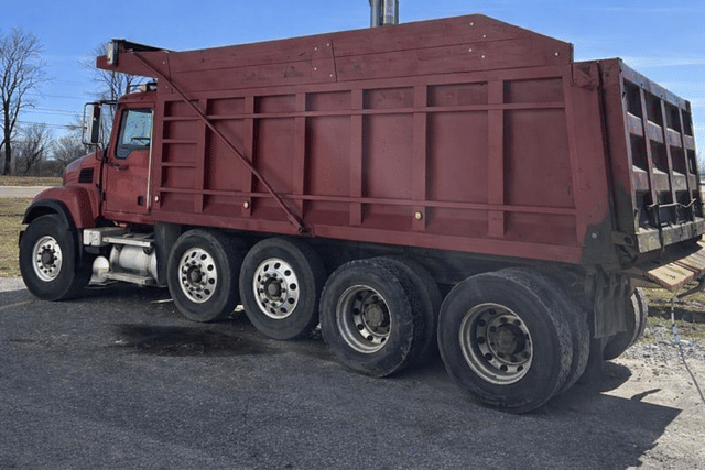 Image of Mack CV713 equipment image 3