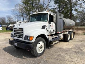 Main image Mack CV713