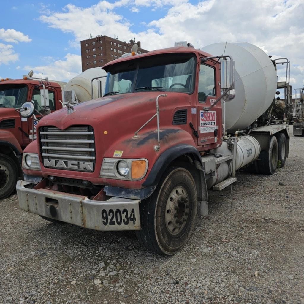 Main image Mack CV713