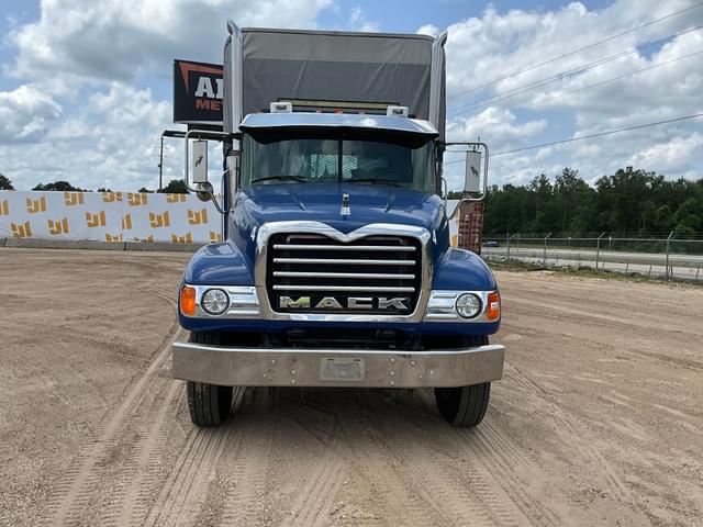 Image of Mack CV713 equipment image 1