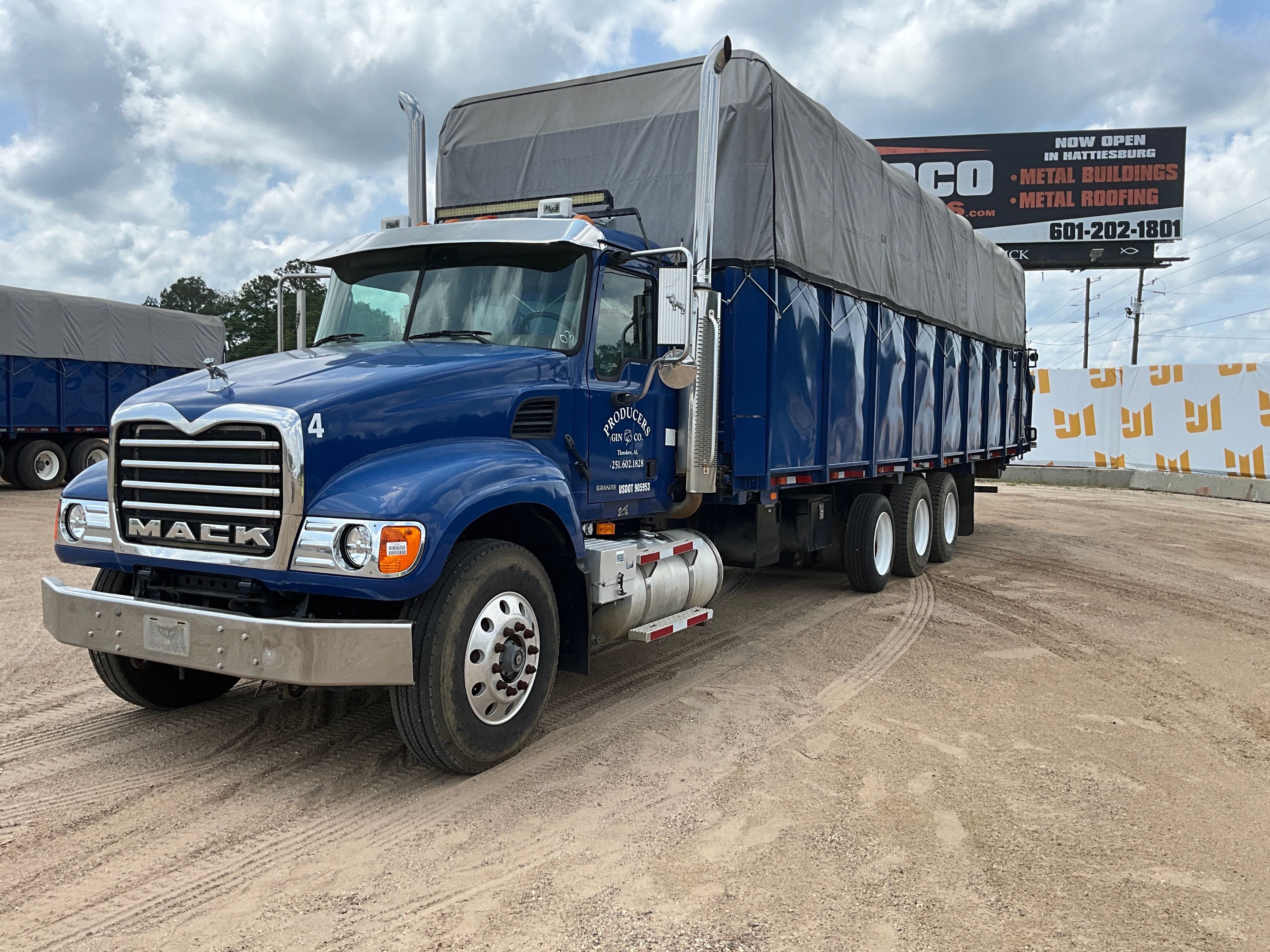 2003 Mack CV713 Equipment Image0