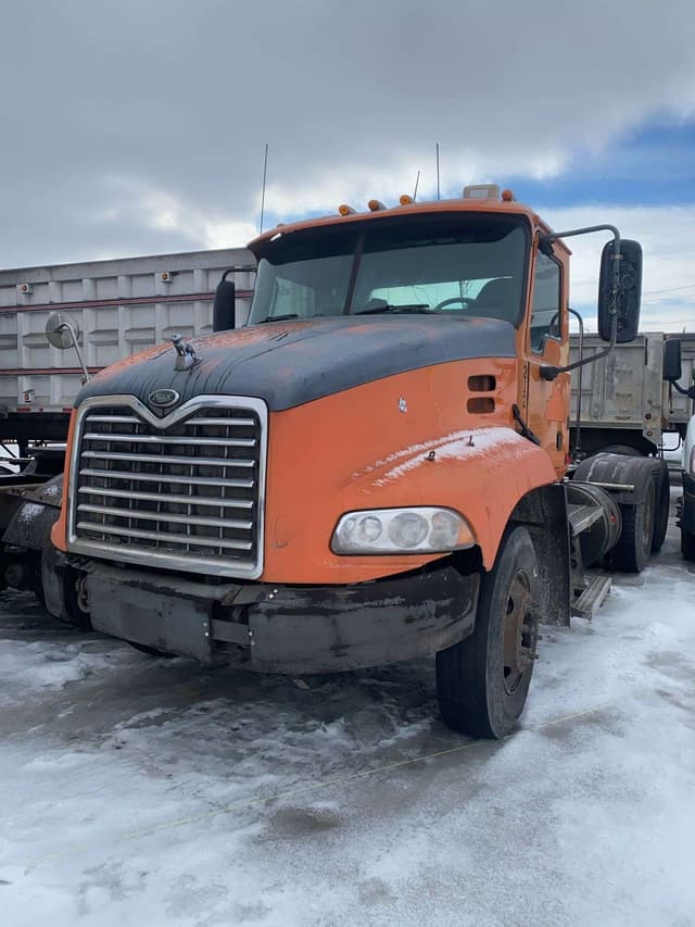 Image of Mack CX613 equipment image 1