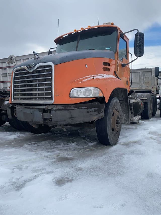 Image of Mack CX613 equipment image 2