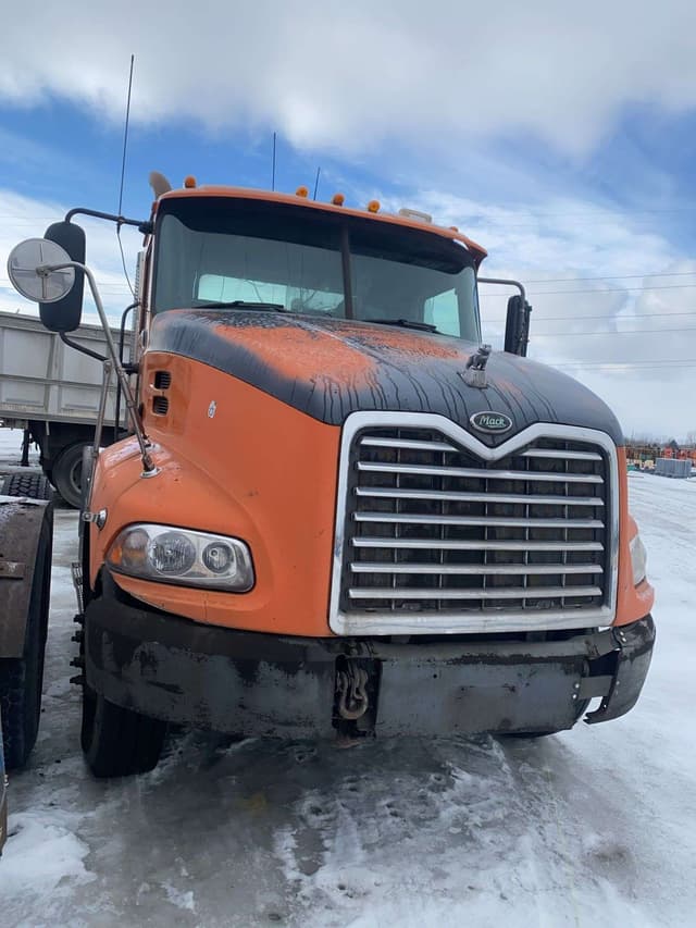 Image of Mack CX613 equipment image 4