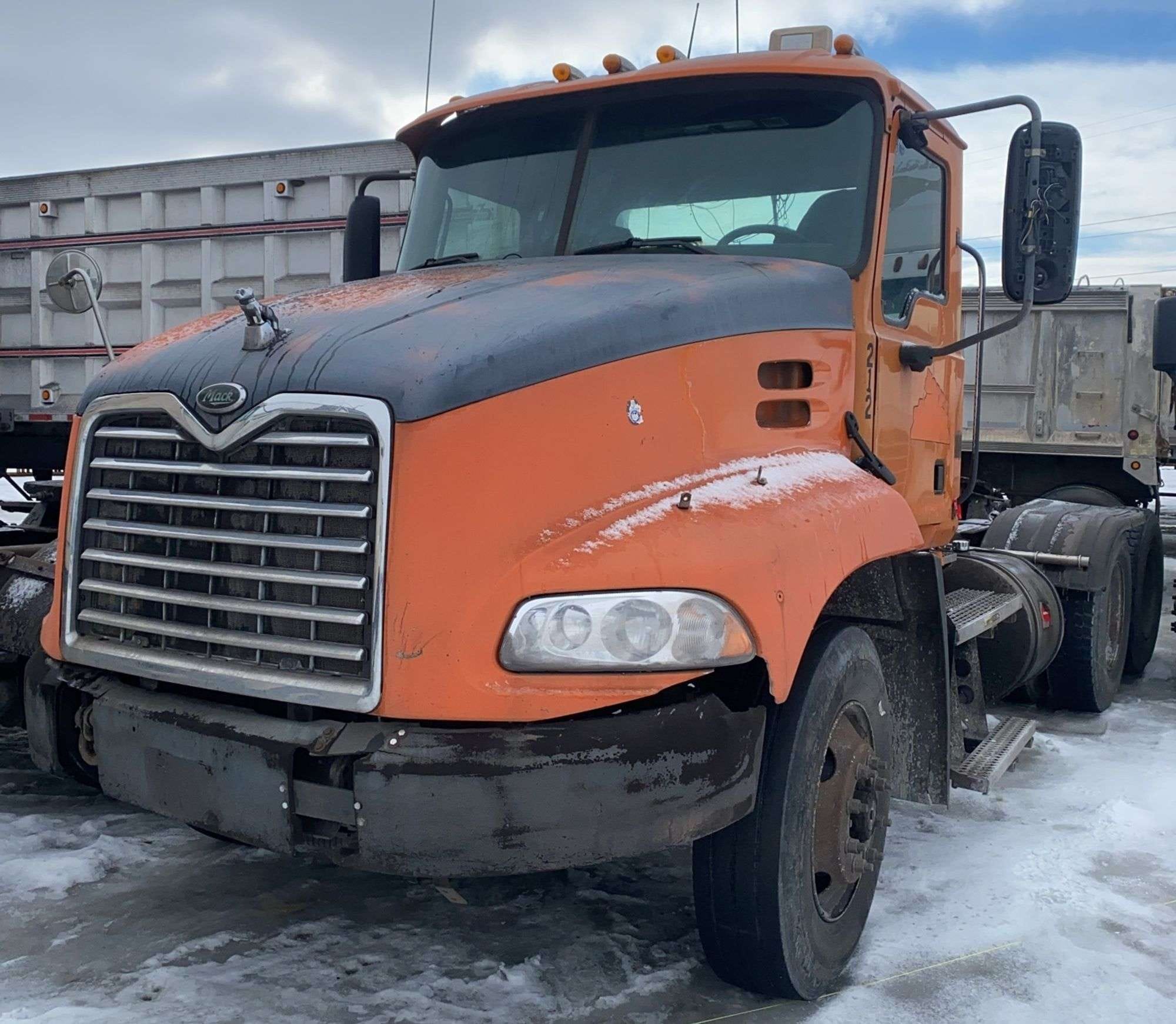 2003 Mack CX613 Equipment Image0