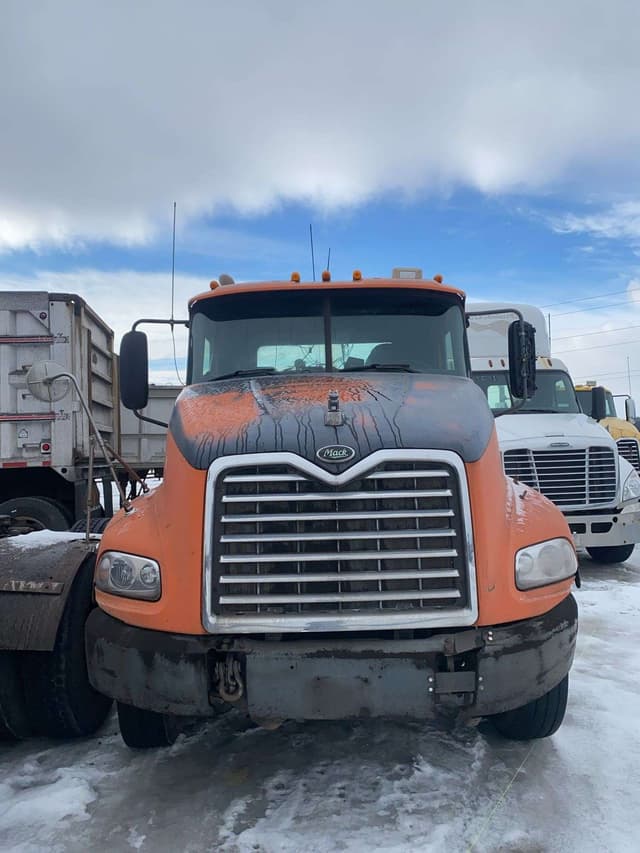 Image of Mack CX613 equipment image 3