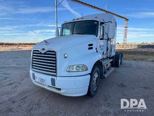 Image of Mack CX613 equipment image 1