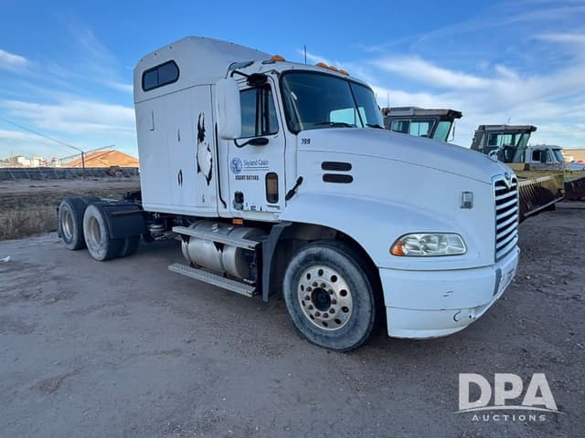 Image of Mack CX613 equipment image 4