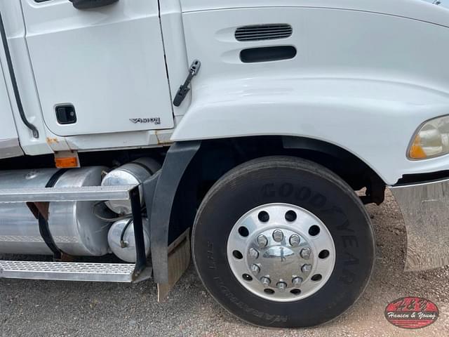 Image of Mack CX613 equipment image 4