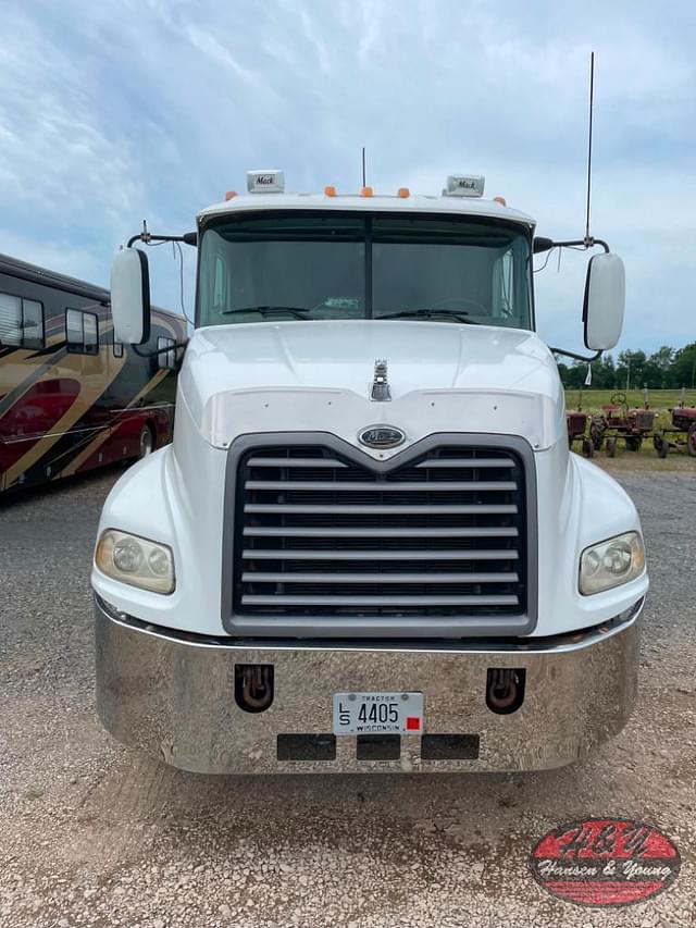 Image of Mack CX613 equipment image 1