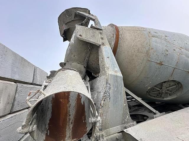 Image of Mack DM690S equipment image 4