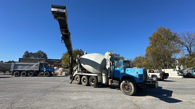 Image of Mack DM690S equipment image 1