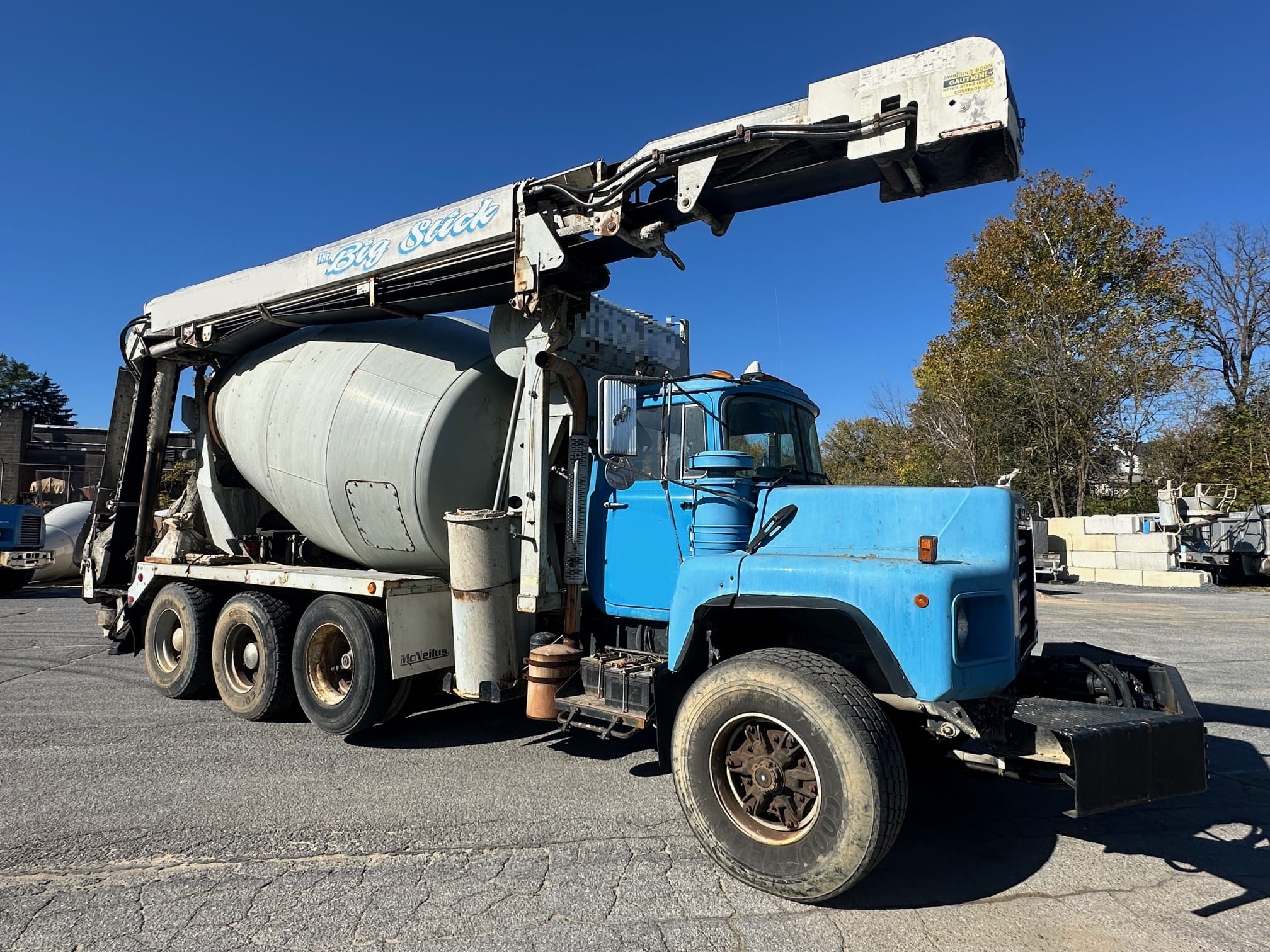 2003 Mack DM690S Equipment Image0