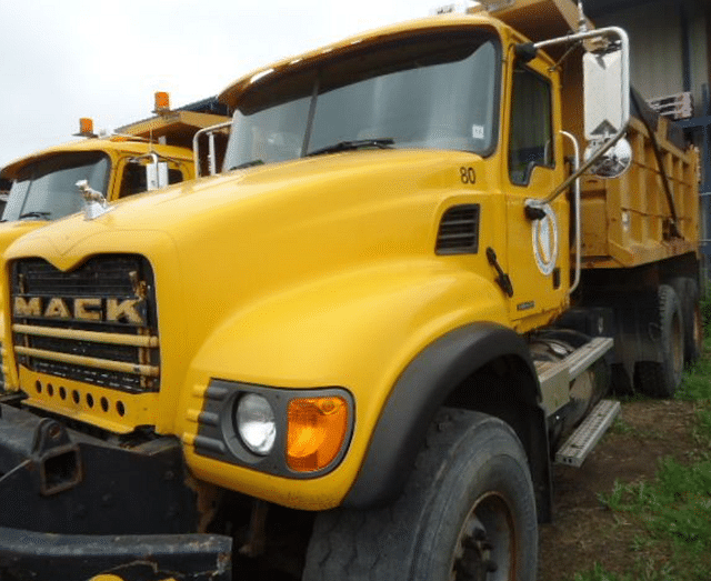 Image of Mack Granite equipment image 2