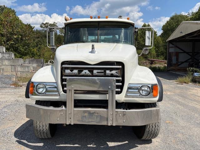 Image of Mack Granite CV713 equipment image 4