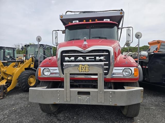 Image of Mack CV713 equipment image 1