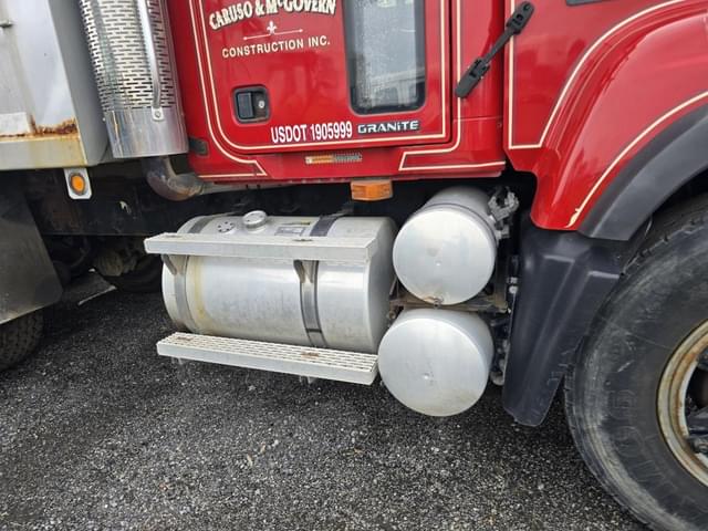 Image of Mack CV713 equipment image 4