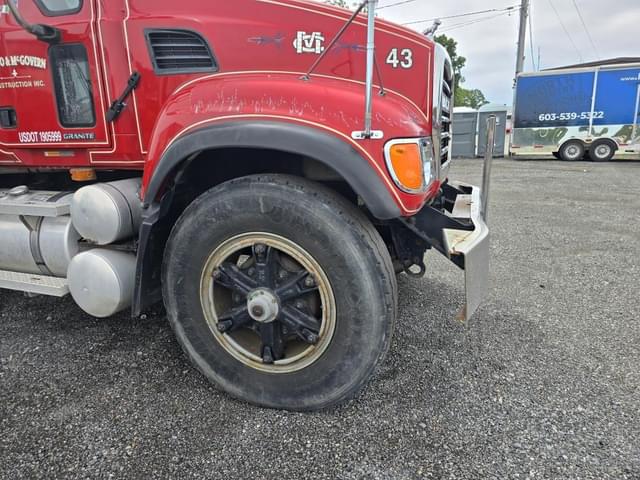 Image of Mack CV713 equipment image 3