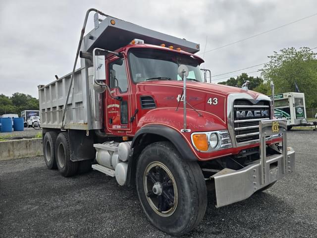 Image of Mack Granite CV713 equipment image 2