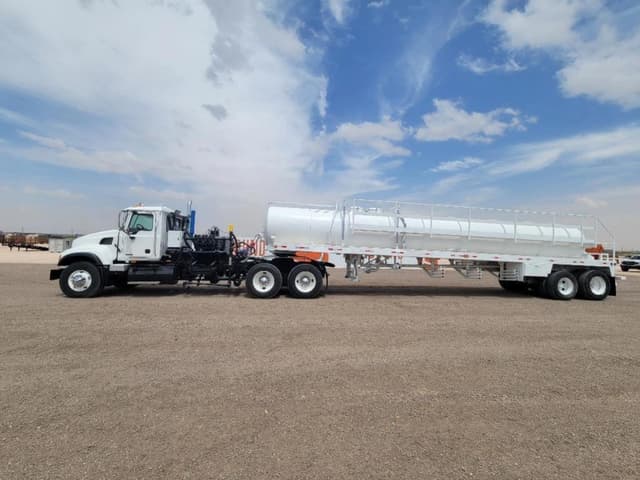Image of Mack Granite CV713 equipment image 3