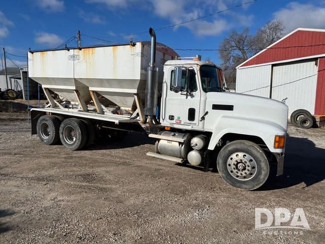 Image of Mack Maxi Cruise equipment image 1