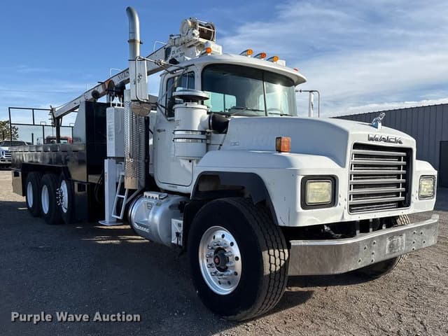 Image of Mack RD688S equipment image 2