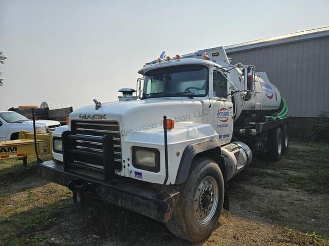 Image of Mack RD6 equipment image 2