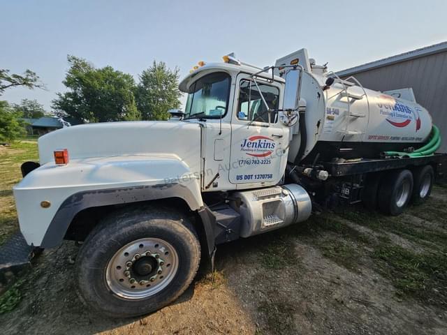 Image of Mack RD6 equipment image 3