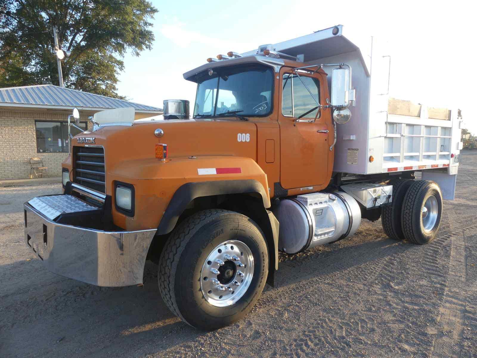 Main image Mack RD688