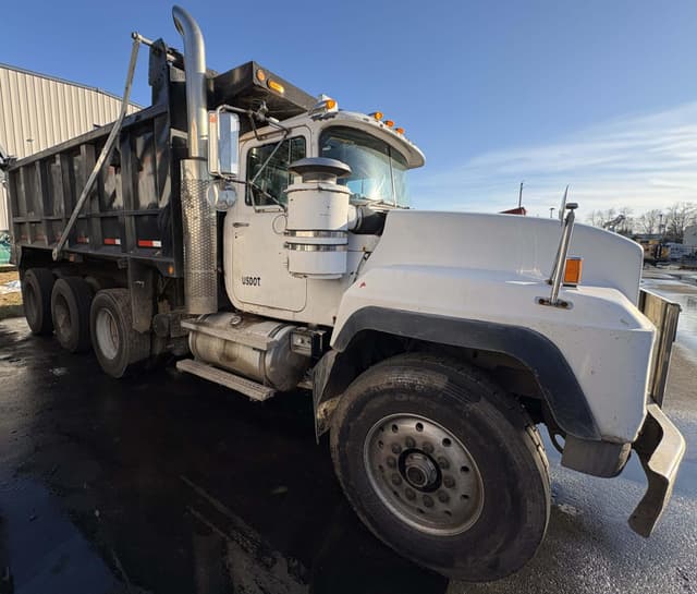 Image of Mack RD688S equipment image 3