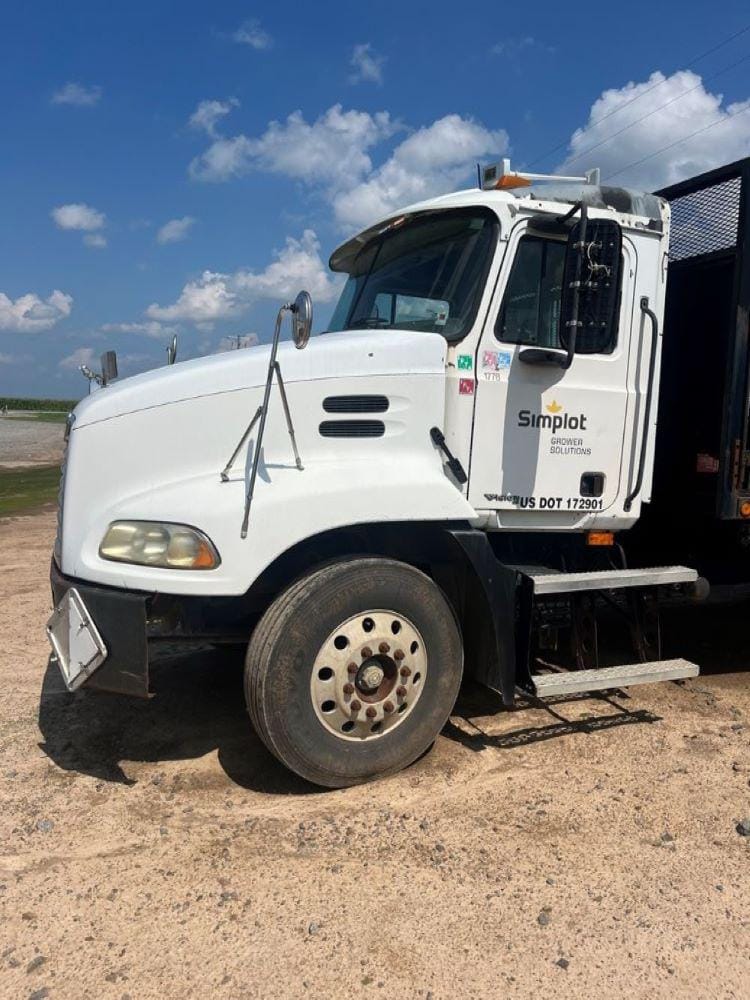 Main image Mack CX613