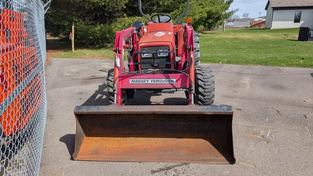 Image of Massey Ferguson 1433V equipment image 3