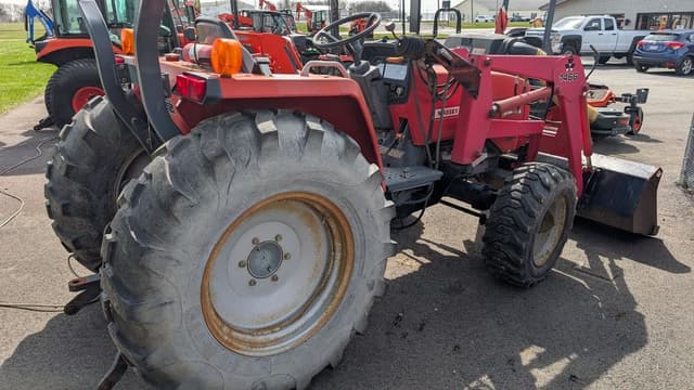 Image of Massey Ferguson 1433V equipment image 2