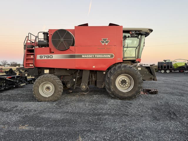 Image of Massey Ferguson 9790 equipment image 1
