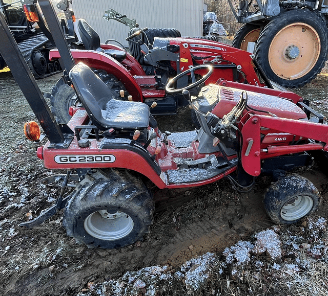 Image of Massey Ferguson GC2300 equipment image 3