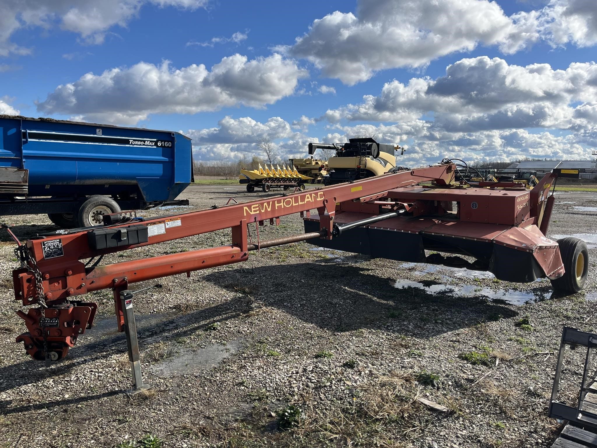 2003 New Holland 1431 Equipment Image0