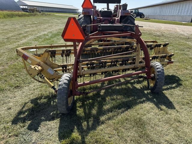 Image of New Holland 258 equipment image 2