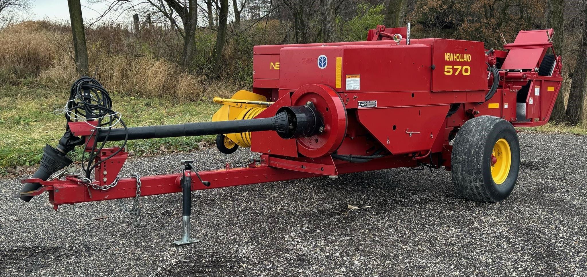 2003 New Holland 570 Equipment Image0