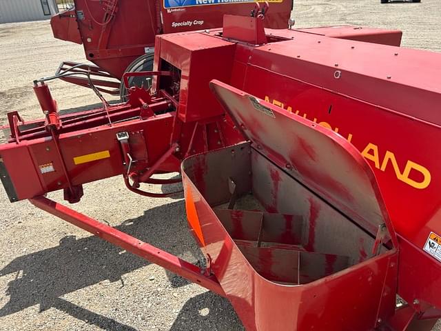 Image of New Holland 575 equipment image 3
