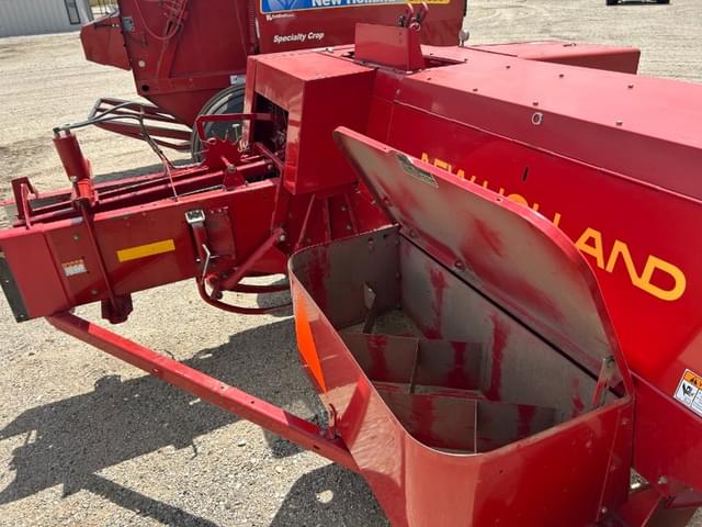 Image of New Holland 575 equipment image 3