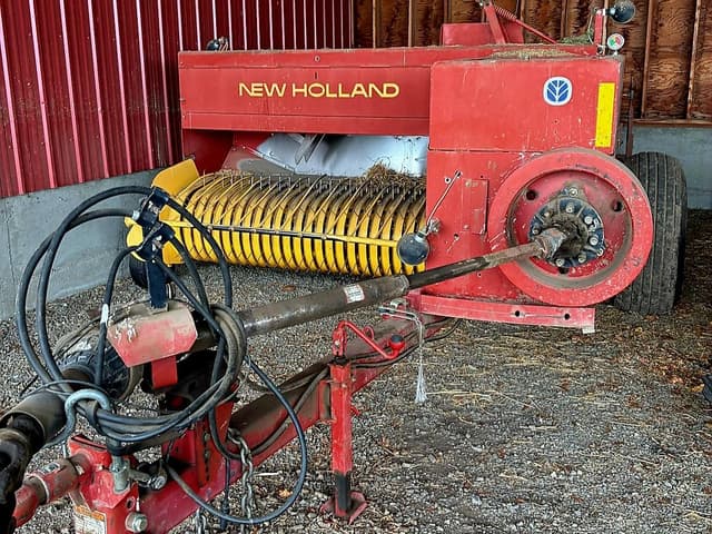 Image of New Holland 580 equipment image 1
