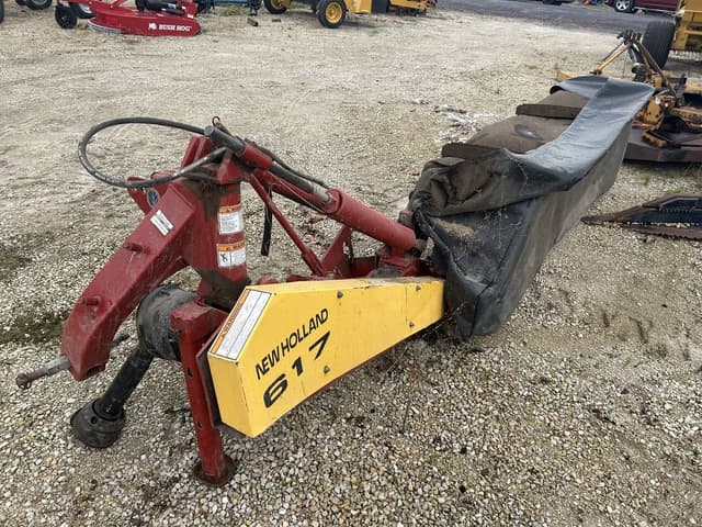 Image of New Holland 617 equipment image 3