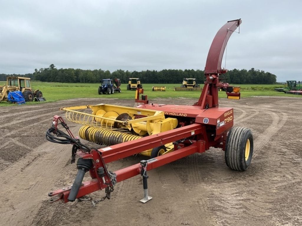 2003 New Holland 790 Equipment Image0