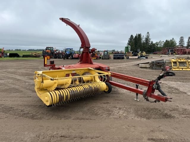 Image of New Holland 790 equipment image 3