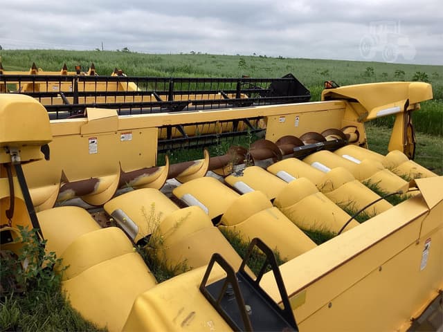 Image of New Holland 98C equipment image 4