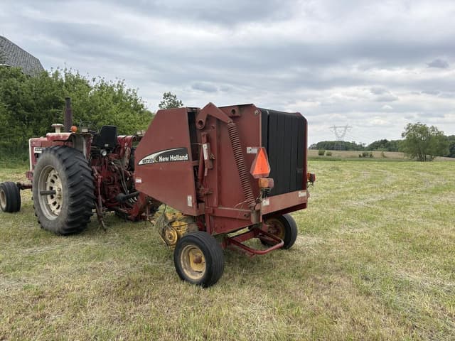 Image of New Holland BR730 equipment image 4