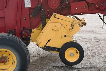 2003 New Holland BR740 Equipment Image0