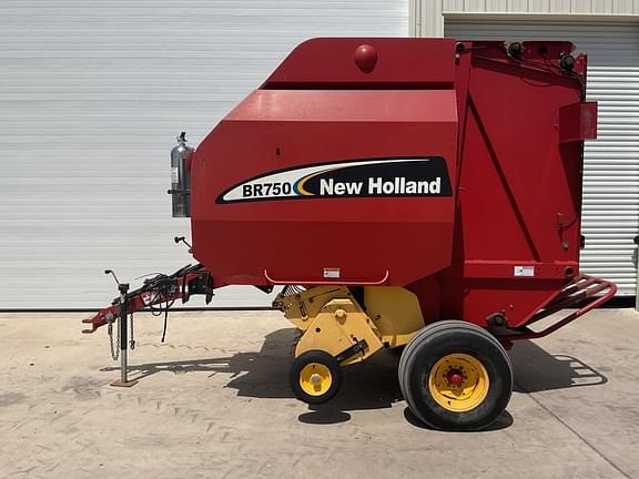 Image of New Holland BR750 Primary image