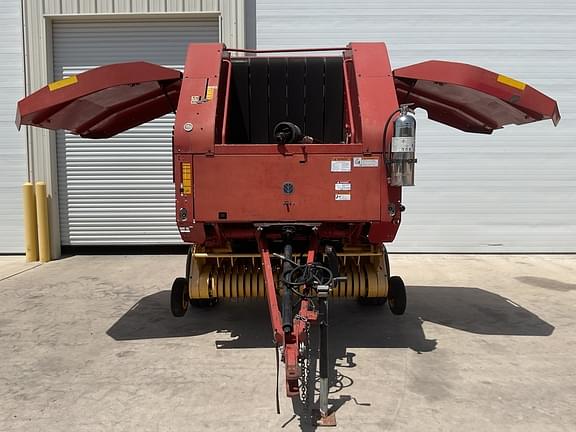 Image of New Holland BR750 equipment image 2