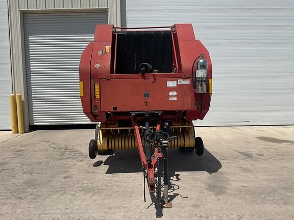 Image of New Holland BR750 equipment image 1